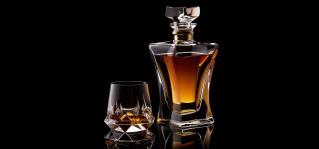 whisky glasses premium display luxury setting